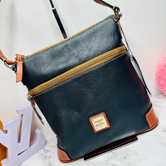 NWT! Dooney & Bourke Black Pebble Grain Leather Crossbody Bag - Picture 5 of 17